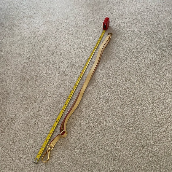 Arcadia cream/beige patent leather crossbody bag - Picture 8 of 13